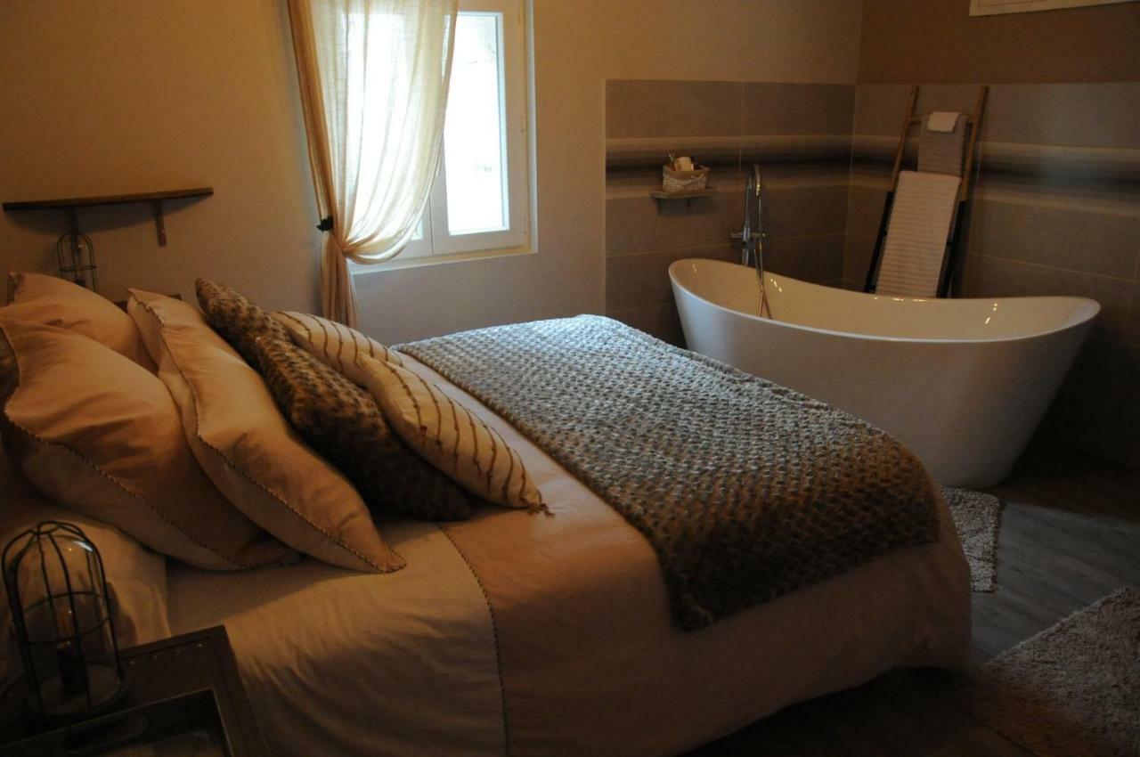 Bed and Breakfast Le Nid De Sigogne Zewnętrze zdjęcie