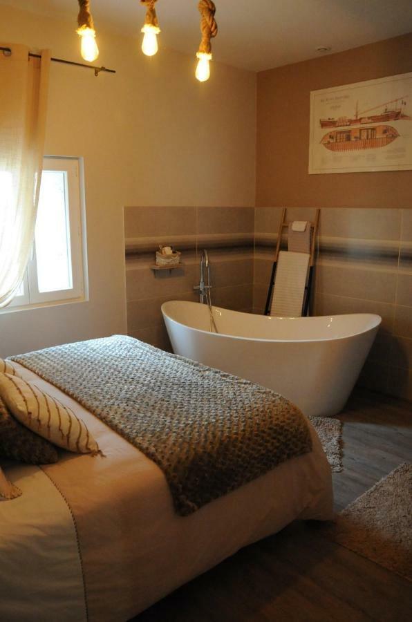 Bed and Breakfast Le Nid De Sigogne Zewnętrze zdjęcie