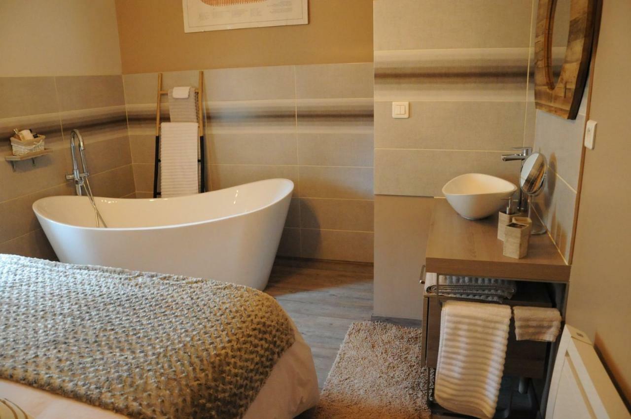 Bed and Breakfast Le Nid De Sigogne Zewnętrze zdjęcie